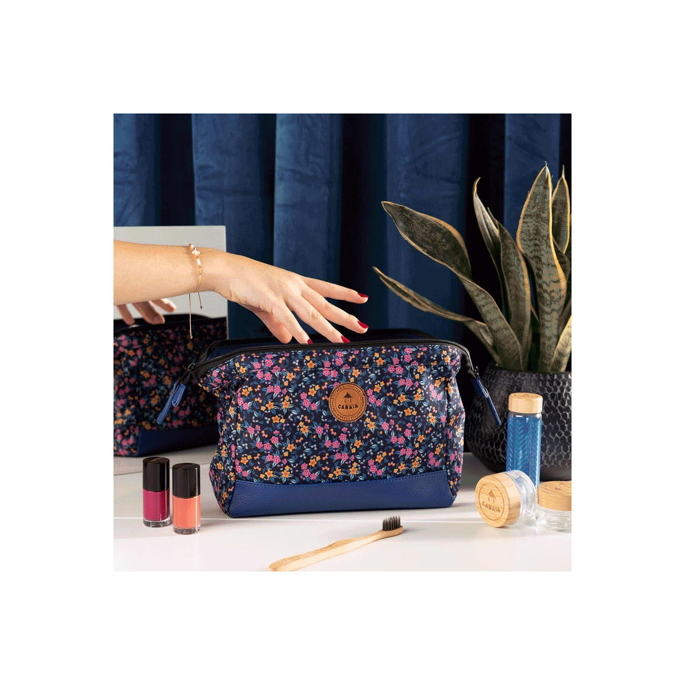 Cabaïa Travelkit Calle Flores Navy Toiletry Bag