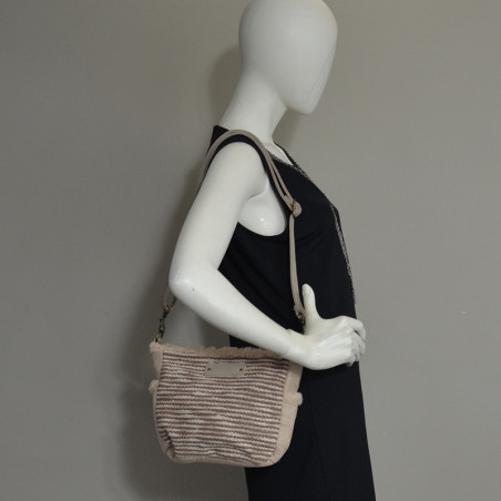 Le Voyage en Panier Sac Besace Fresko Beige porté