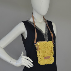 Biba Maldivas Pochette smartphone Macramé Amarillo porté