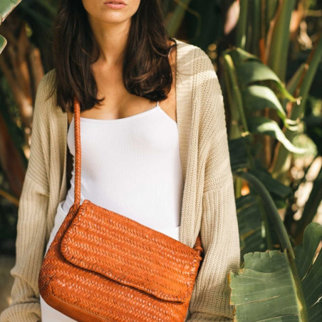 Biba Perkins Sac Bandoulière en Cuir Tressé PER2L Calabaza porté 1