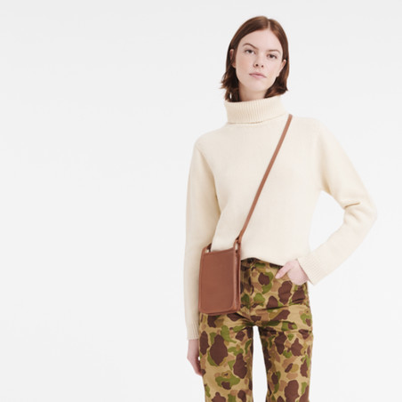 Longchamp Le Foulonné Etui téléphone Caramel porté