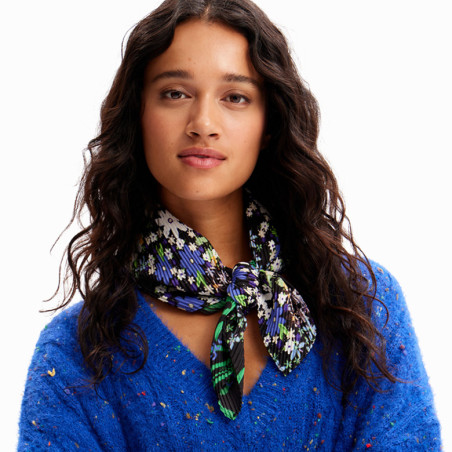Desigual Flores Foulard carré plissé Musgo porté