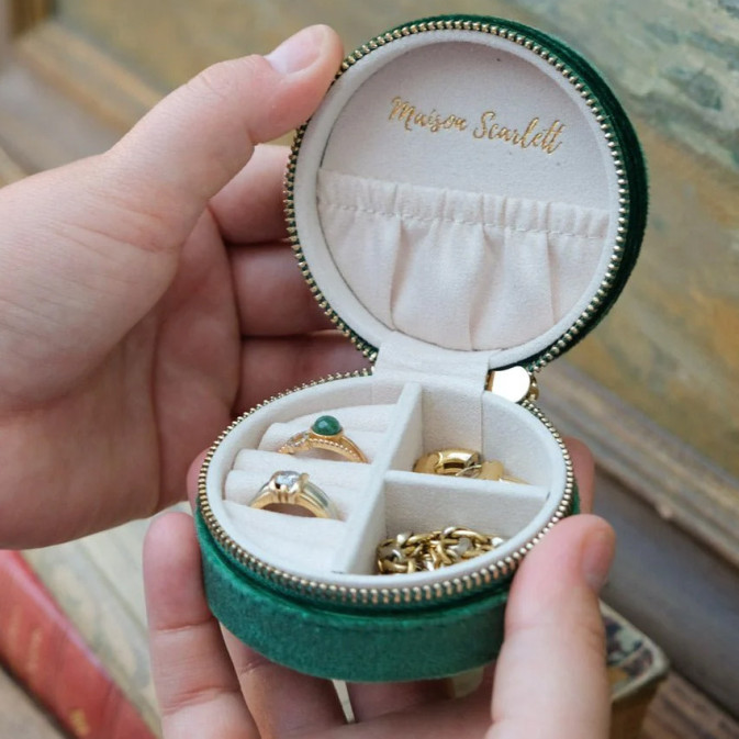 Maison Scarlett Travel Jewelry Box Yvonne Velvet Green