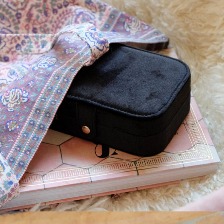 Maison Scarlett Travel Jewelry Box Brigitte Black Velvet