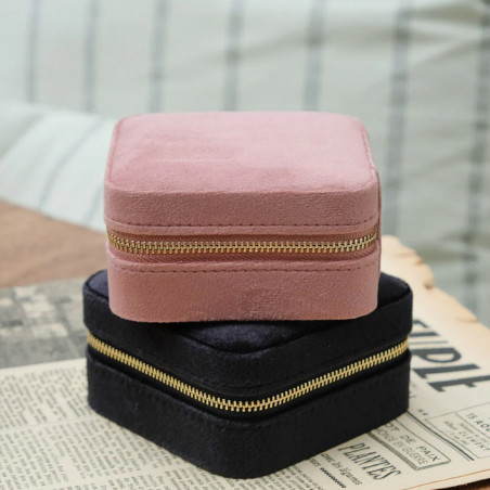 Maison Scarlett Travel Jewelry Box Corinne Velvet Black