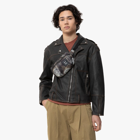 Eastpak Sommar Banana Bag 4o0 in the maze