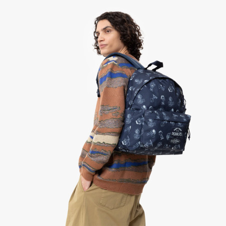 Eastpak Day Pak'R Sac à Dos 7o0 Peanuts navy porté