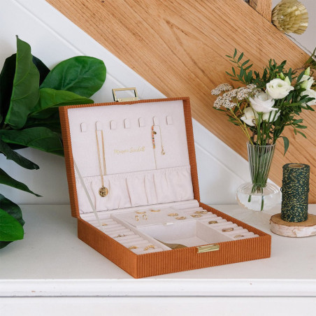 Maison Scarlett Boite A Bijoux En Velours Camel ouvert