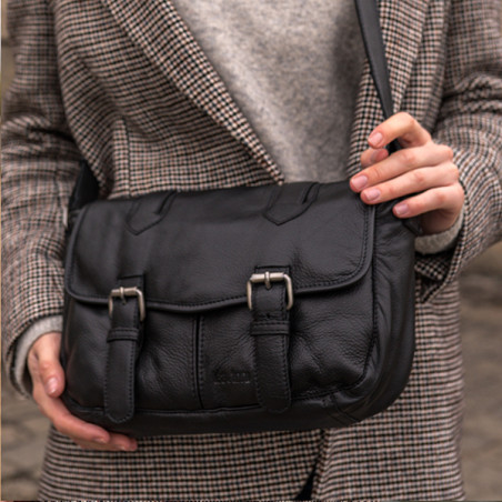 Léa Toni Loa B Small Zippered Flap Leather Bag Black