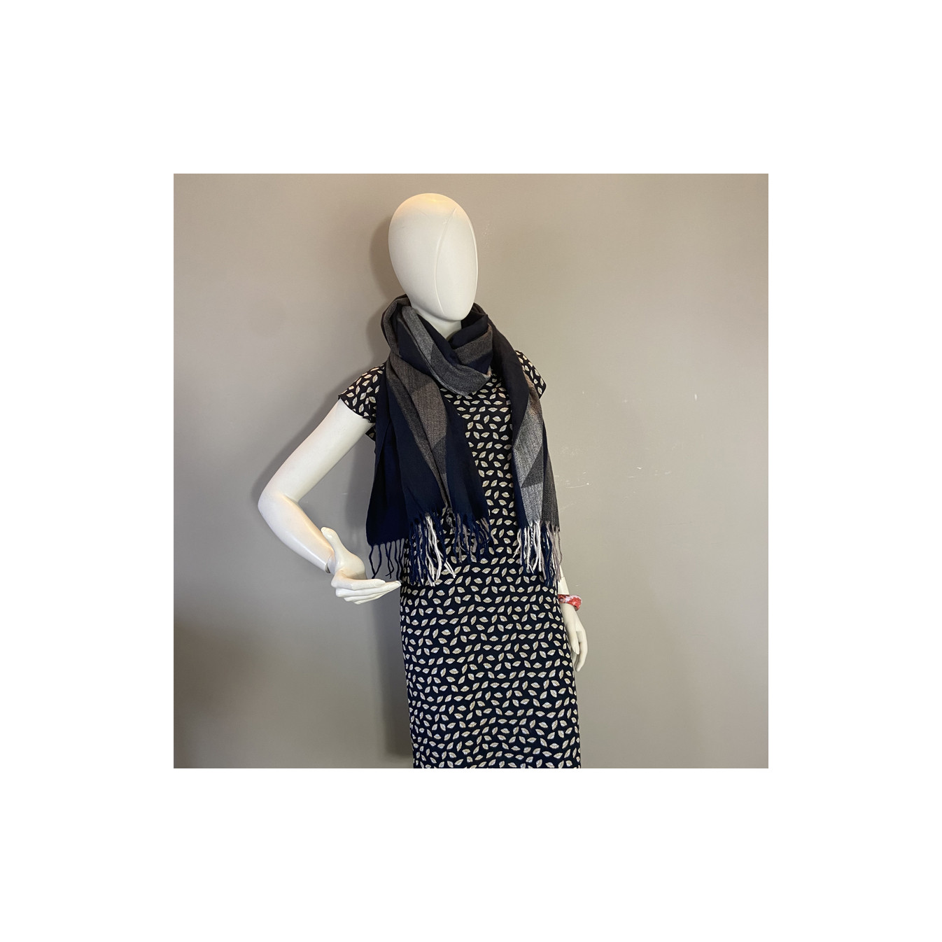 Atoll Palm Warm Scarf Black