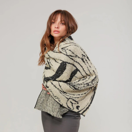 Anekke Soft Scarf Black And White: A true cocoon of softness!