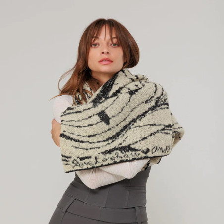 Anekke Soft Scarf Black And White: A true cocoon of softness!