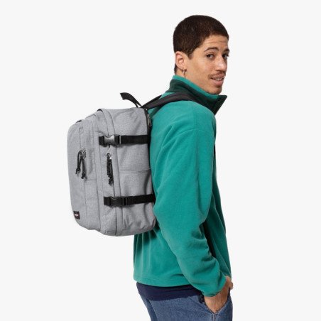 Eastpak Core Colors Cabin Pak'r Sac A Dos Cabine Sunday Grey porté