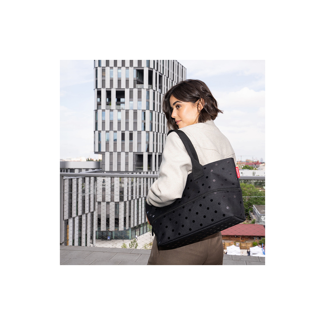 Reisenthel Extensible Shoulder Bag Glossy Dots Black