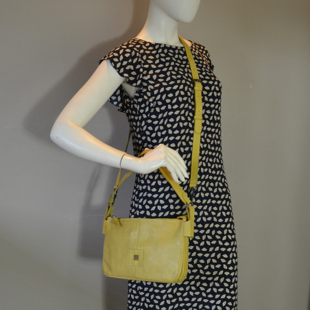 Biba Boston Sac Bandoulière BT18 Amarillo porté