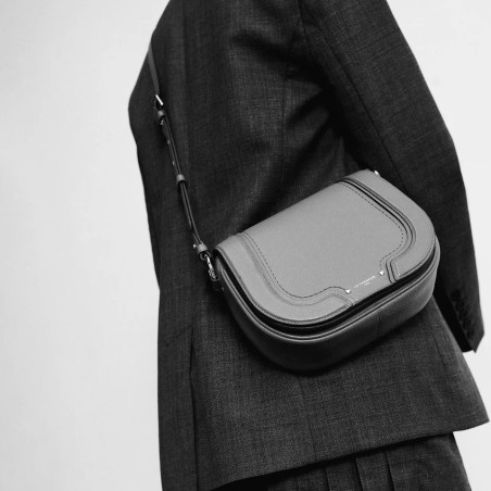 Le Tanneur Ella Shoulder Bag in Grain Leather Black