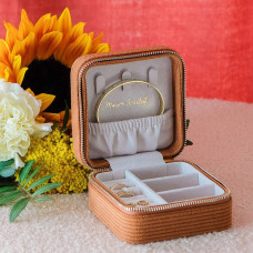 Maison Scarlett Corinne Travel Jewelry Box Côtelé Camel Velvet