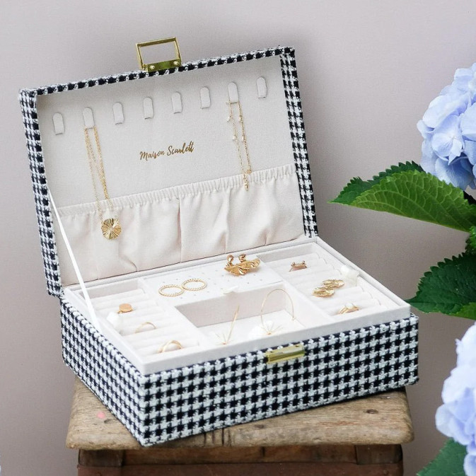 Maison Scarlett Louise Jewelry Box Black Peg Leg