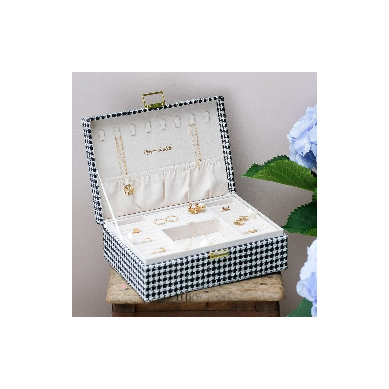 Maison Scarlett Louise Jewelry Box Black Peg Leg