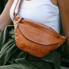 Léa Toni Joan Banana Bag Cognac