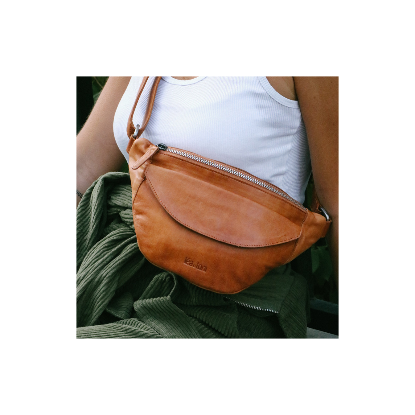 Léa Toni Joan Banana Bag Cognac