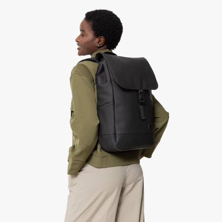 Eastpak Yarin M Sac à Dos 16″ 1f5 Cnnct F Matte Black porté
