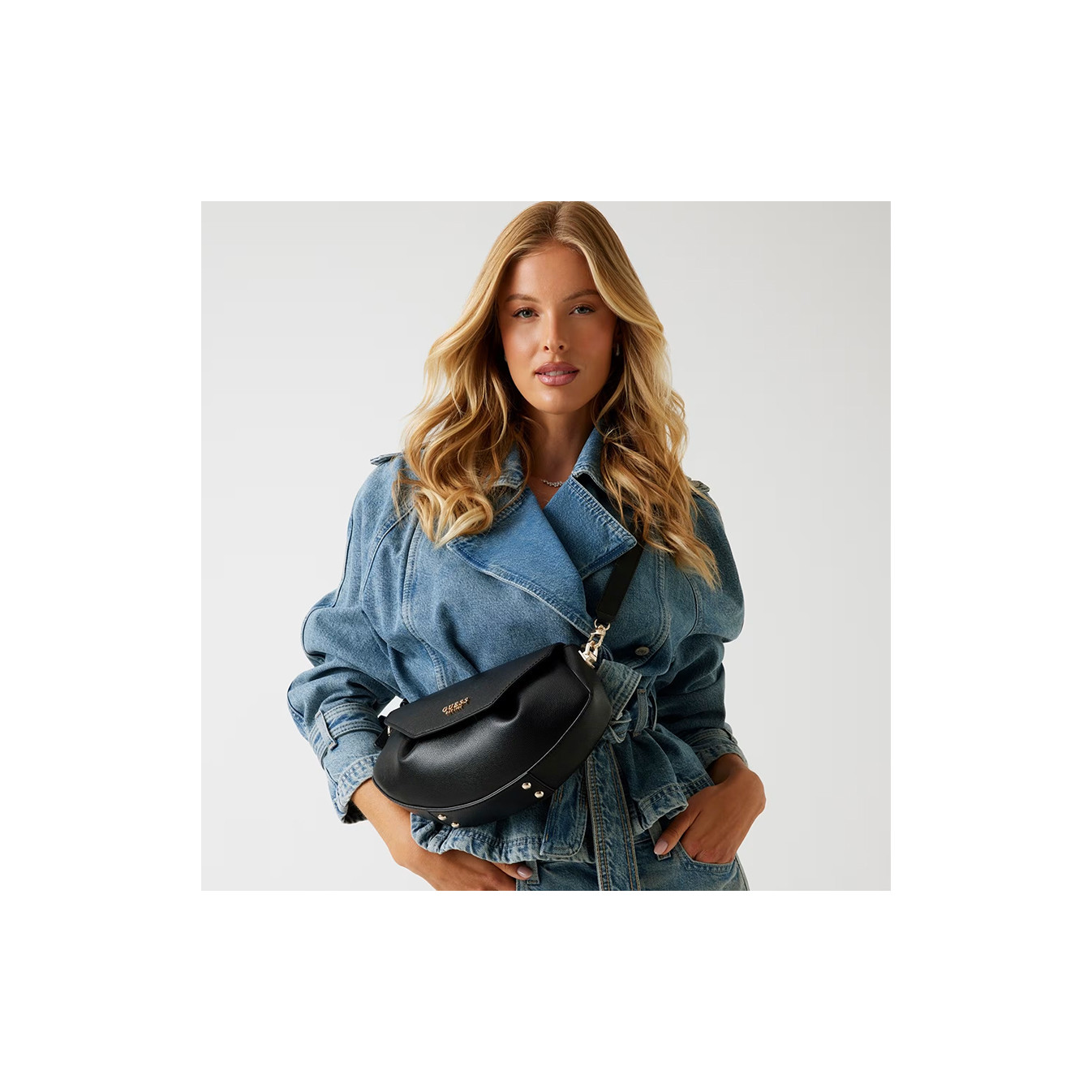 Guess Amorette Sac Bandoulière Black porté