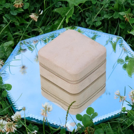 Maison Scarlett Travel Jewelry Box Corinne Velvet Beige