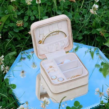 Maison Scarlett Travel Jewelry Box Corinne Velvet Beige