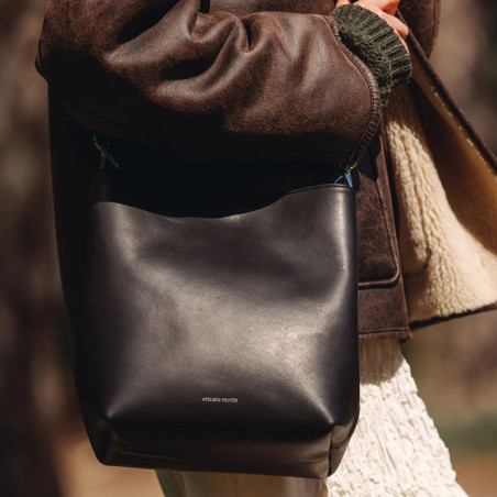 Ateliers Fourès Alceste Sac Seau Bandoulière H610 Noir porté