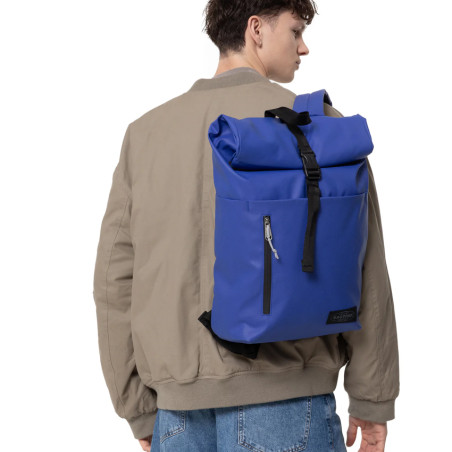 Eastpak Tarp Up Roll Sac A Dos M 0z2 Tarp Blue porté