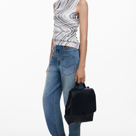 Desigual Embro Patch Petit Sac A Dos A Rabat Avec Gravures Negro porté main
