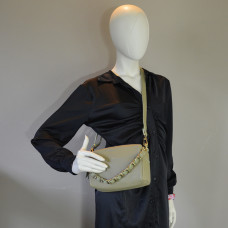 Mila Louise Mama C1 Sac Trotteur Cuir Grainé Oyster porté