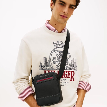 Tommy Hilfiger TH Foundation Sac Reporter Texturé BDS Black porté