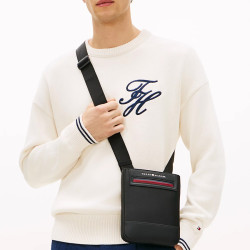 Tommy Hilfiger TH Foundation Sac Bandoulière Texturé BDS Black porté