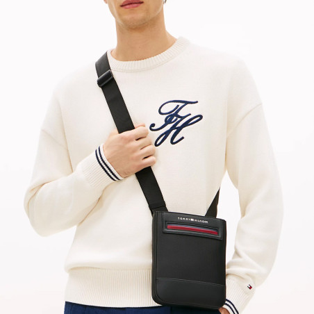 Tommy Hilfiger TH Foundation Sac Bandoulière Texturé BDS Black porté