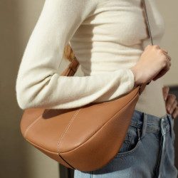 Le Tanneur Juliette Small Hobo Bag in Grained Tan Leather