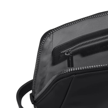 Kapten & Son Trevi All Black Toiletry Bag