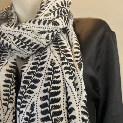 Farfouillette Souffle Végétal Black Floral Scarf