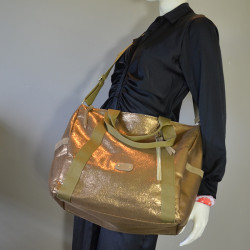 Mila Louise Nicoli AR5 Grand Cabas et Sac Week-end Bronze porté