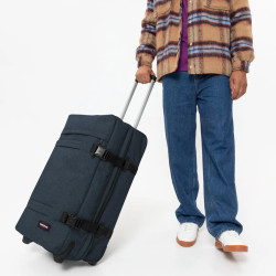 Eastpak Authentic Seasonal Transit'R Taille M Sac A Roulettes 26w Triple Denim porté