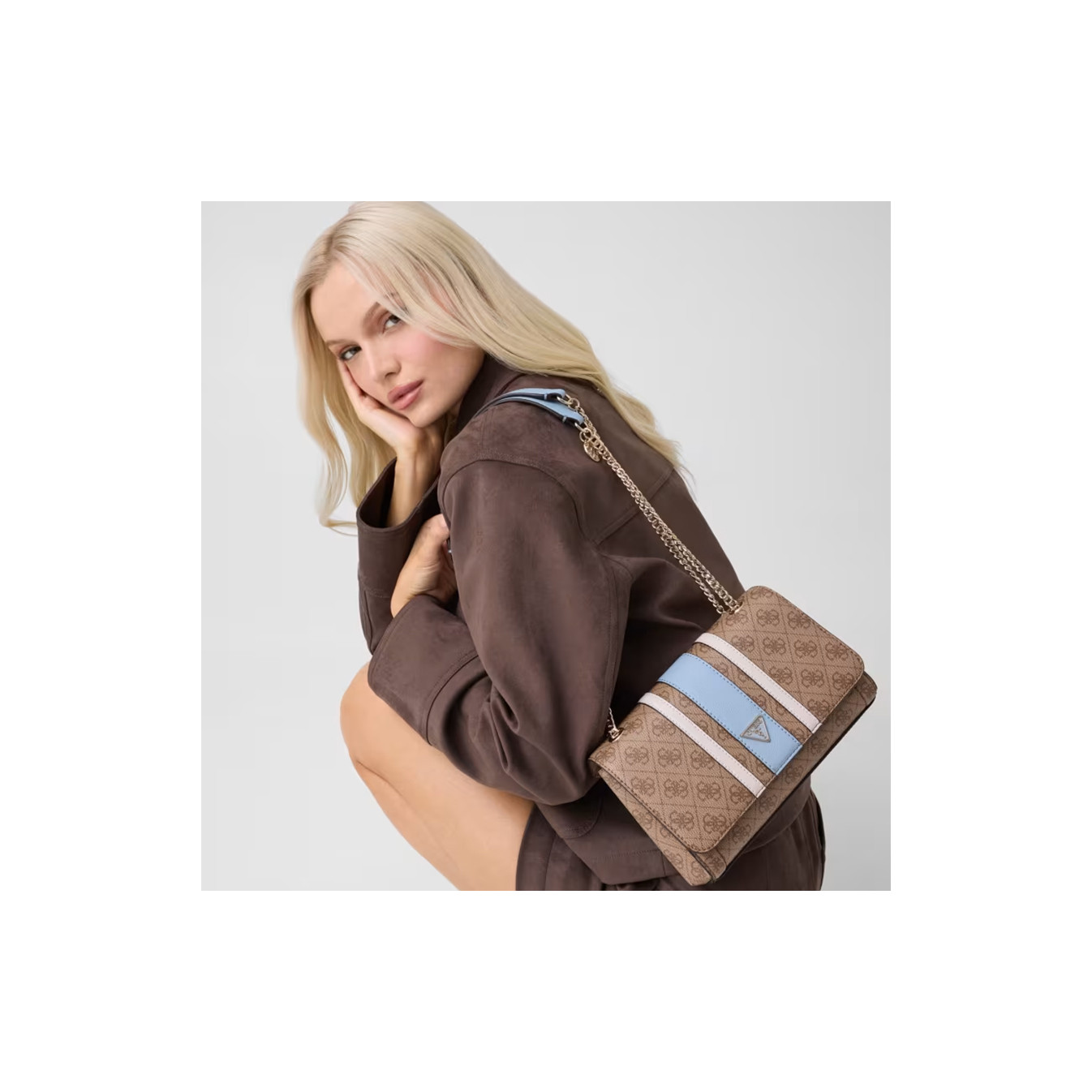 Guess Noelle II Shoulder Bag in Chain Faux Leather LLU Brown Multi