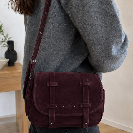 Mila Louise Bess 1V Besace En Cuir Et Détails Cloutés Rouge Dark porté