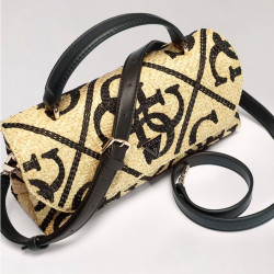 Guess Kirsten Mini Sac A Main Baguette NTB profil