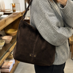Mila Louise Maeli V Sac Besace En Cuir Effet Velours Brun Dark porté