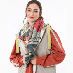 Anekke Pashmina Foulard Imprimé Odyssey porté