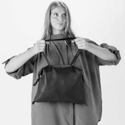 Biba Hooper Sac Shopping Modulable En Cuir HOP1L Marron Oscuro porté