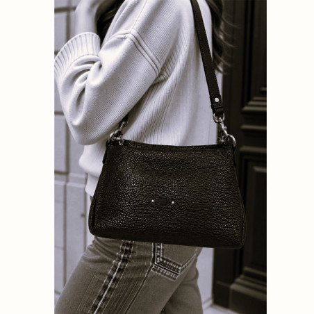 Mila Louise Noeli XS E1 Petit Sac Besace En Cuir Grainé Rouge porté