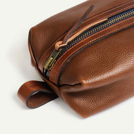 Bleu de Chauffe Trousse de toilette Zazou Cuir Grainé Brun Ambré details