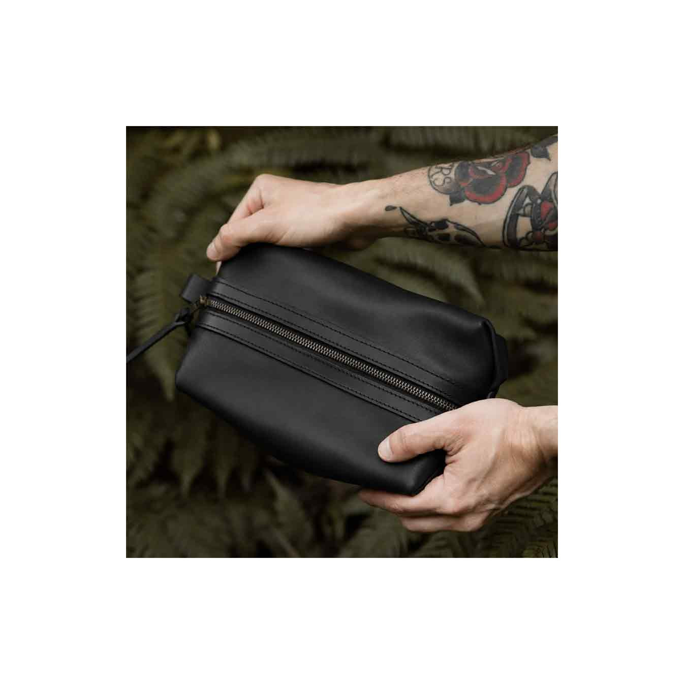 Bleu de Chauffe Zazou Leather Toiletry Bag Black Liscio